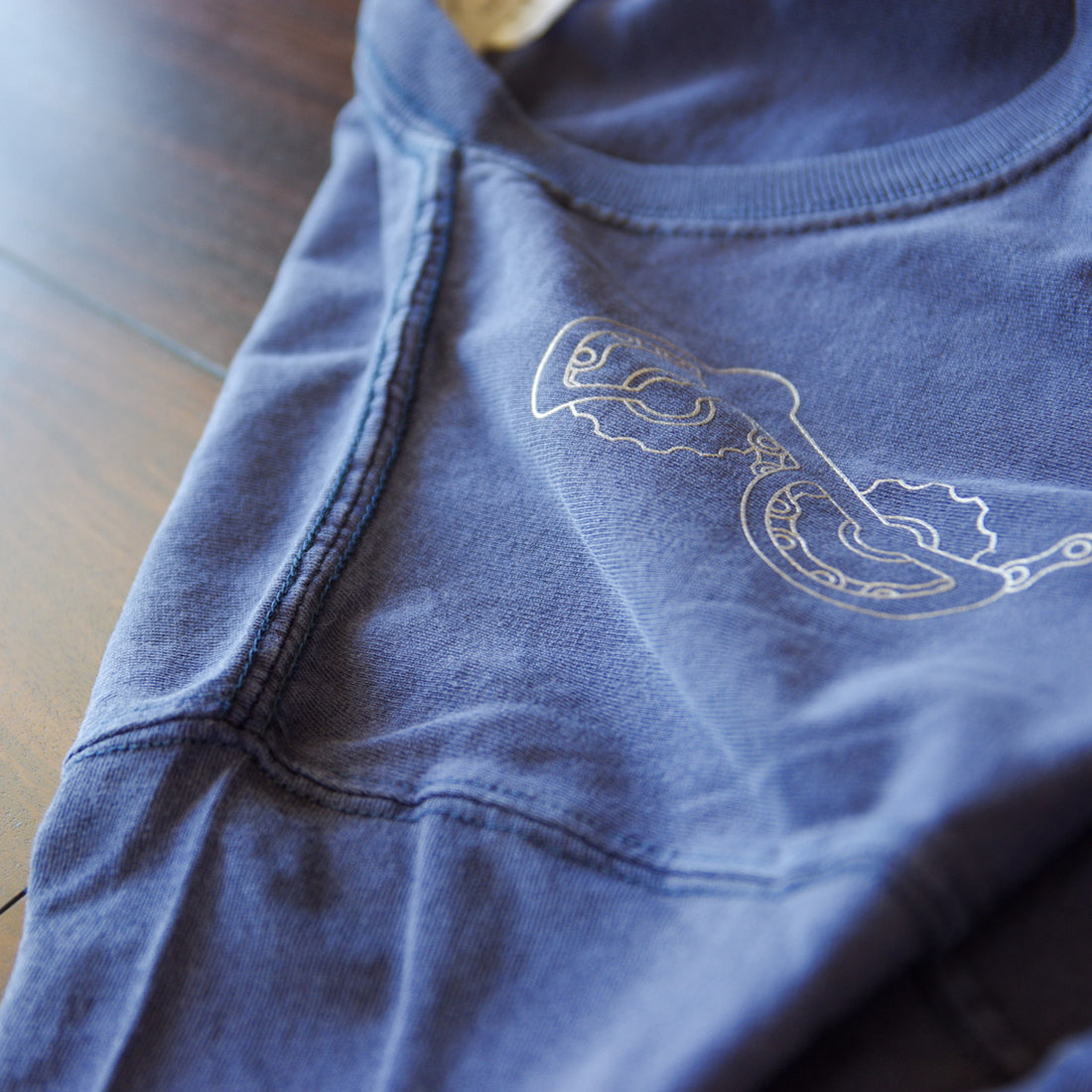 ディレーラー柄メンズロングスリーブTシャツ(ヴィンテージネイビー・M)